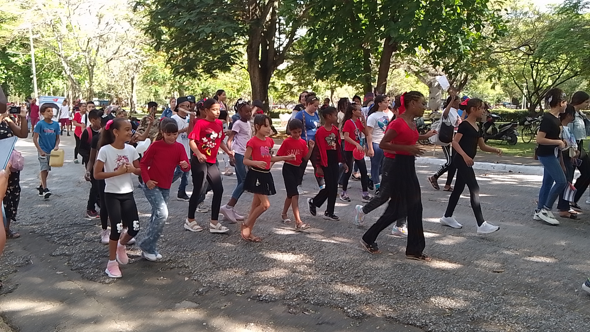 Desfile infantil por el 1ro de Mayo en Camagüey