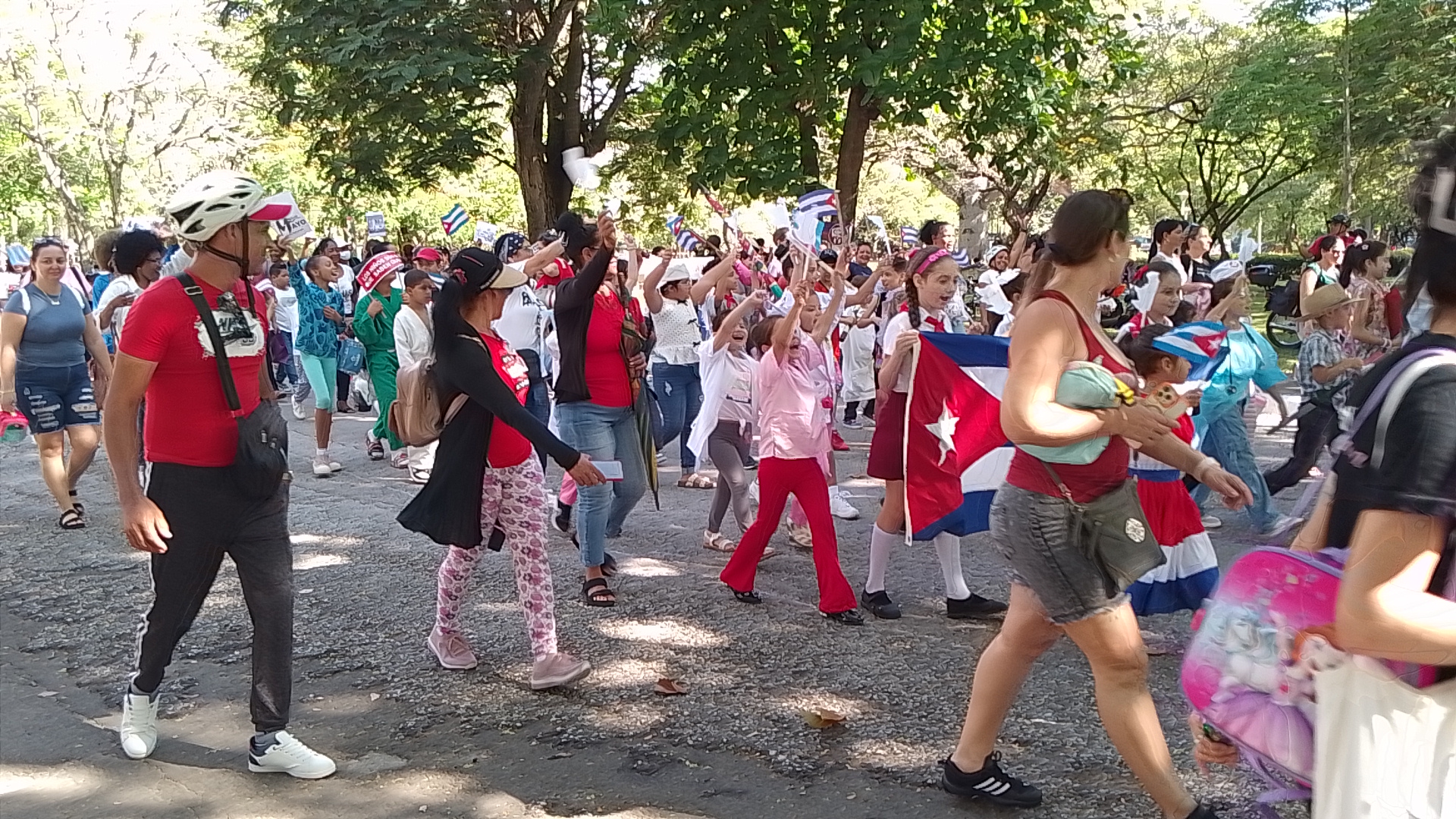 Desfile infantil por el 1ro de Mayo en Camagüey