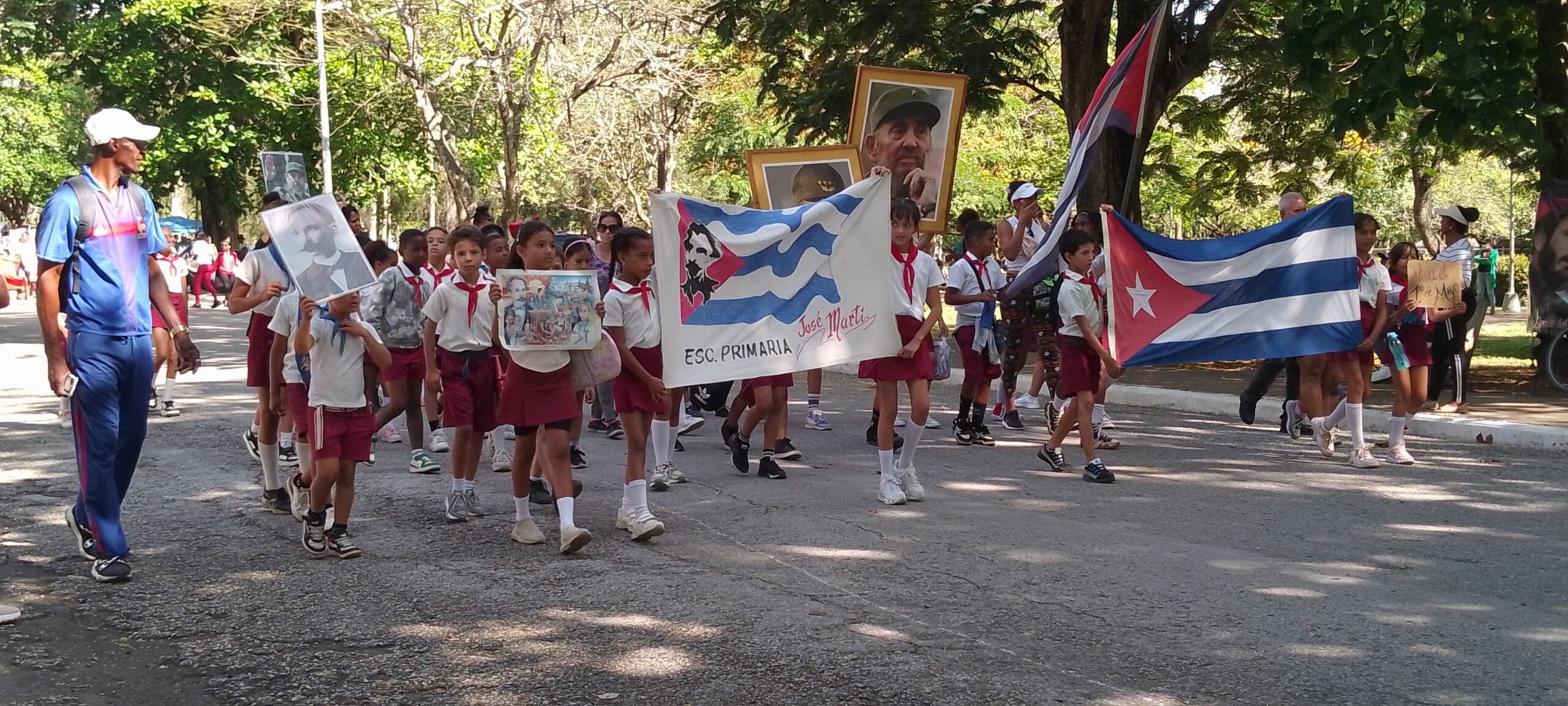 Desfile infantil por el 1ro de Mayo en Camagüey