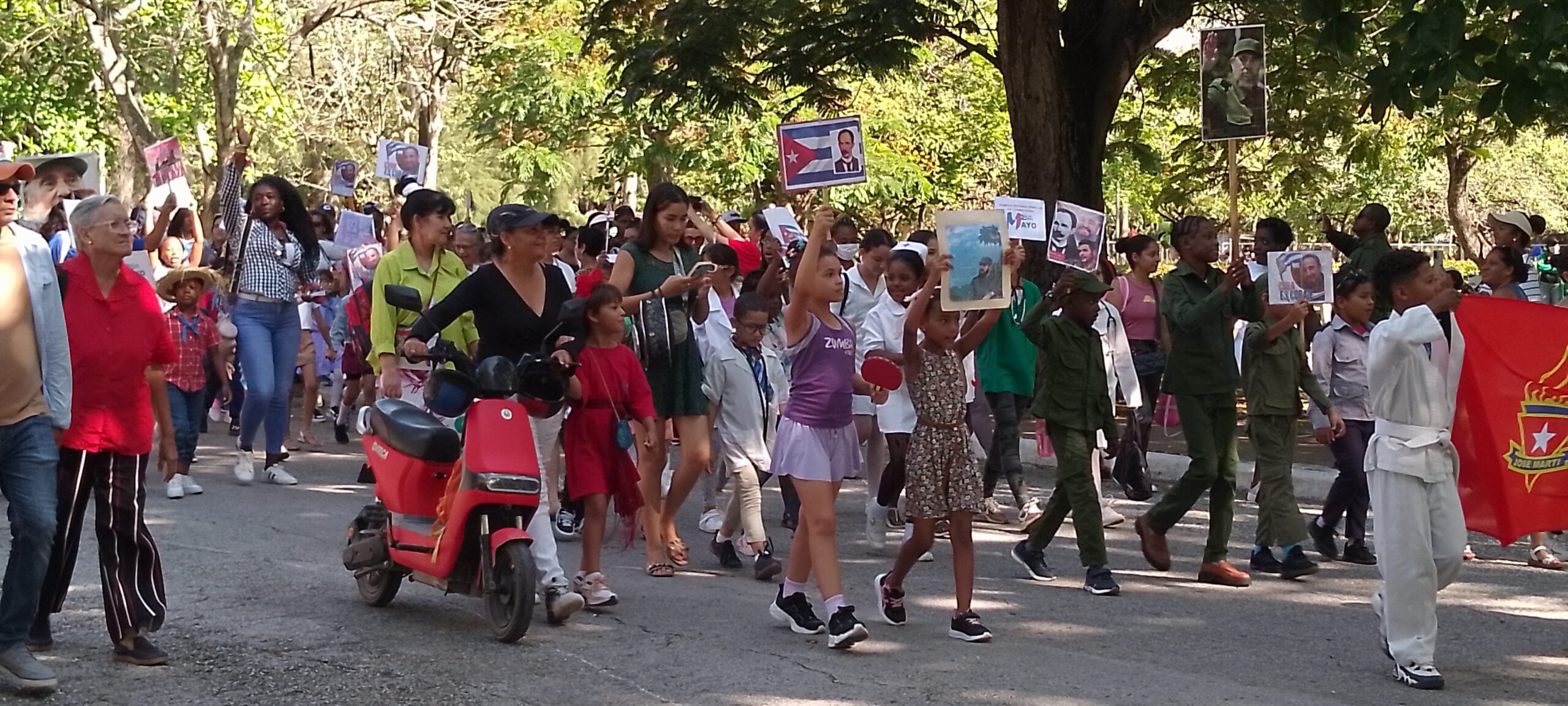 Desfile infantil por el 1ro de Mayo en Camagüey