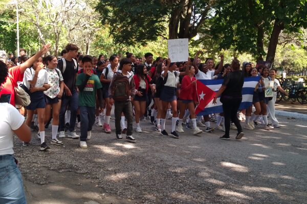 Desfile infantil por el 1ro de Mayo en Camagüey