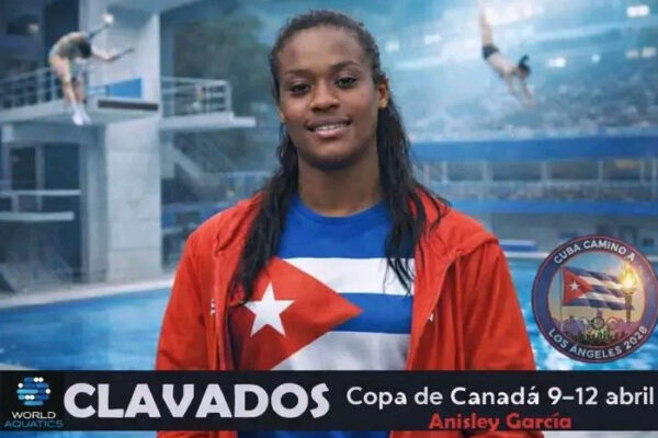 Clavadistas Anisley en final de trampolín tres metros de Copa del Mundo