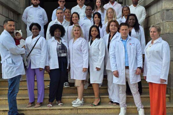 Exaltan labor de médicos cubanos en departamento guatemalteco