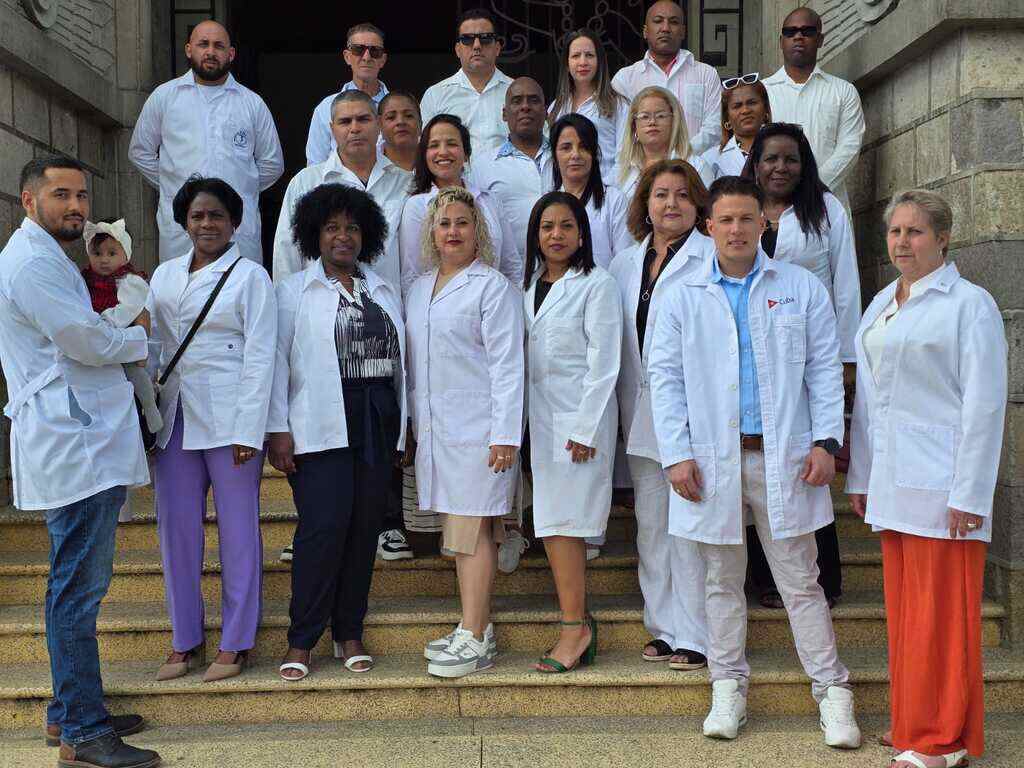 Exaltan labor de médicos cubanos en departamento guatemalteco