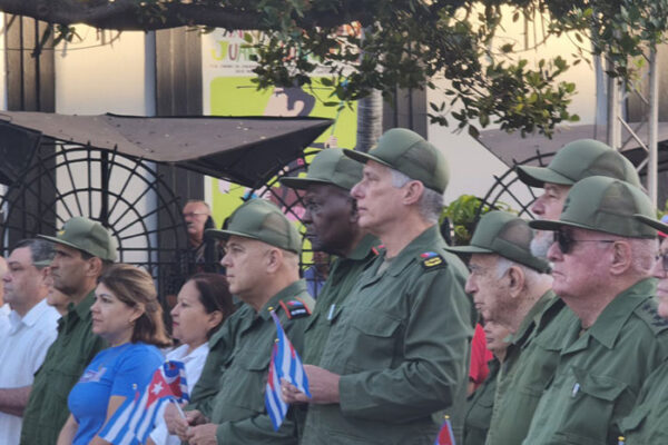 Asiste Díaz-Canel a acto por aniversario de la proclamación socialista