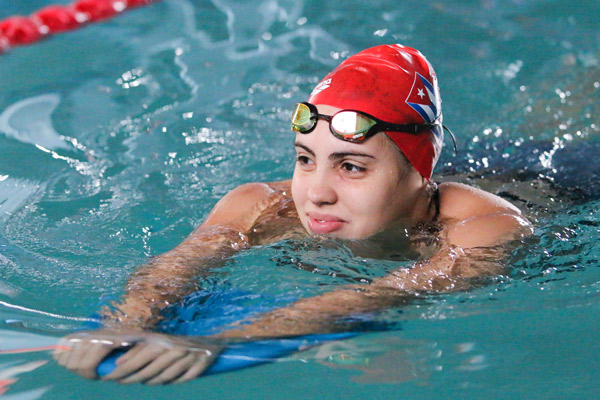 Nadadora cubana Andrea Becali implanta récord nacional