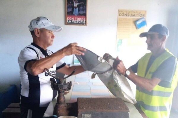 Comercio en Minas fortalece atención a programas sociales