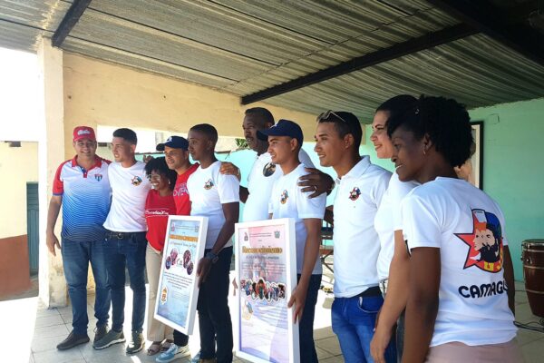 Reconocen desempeño de estudiantes y jóvenes destacados