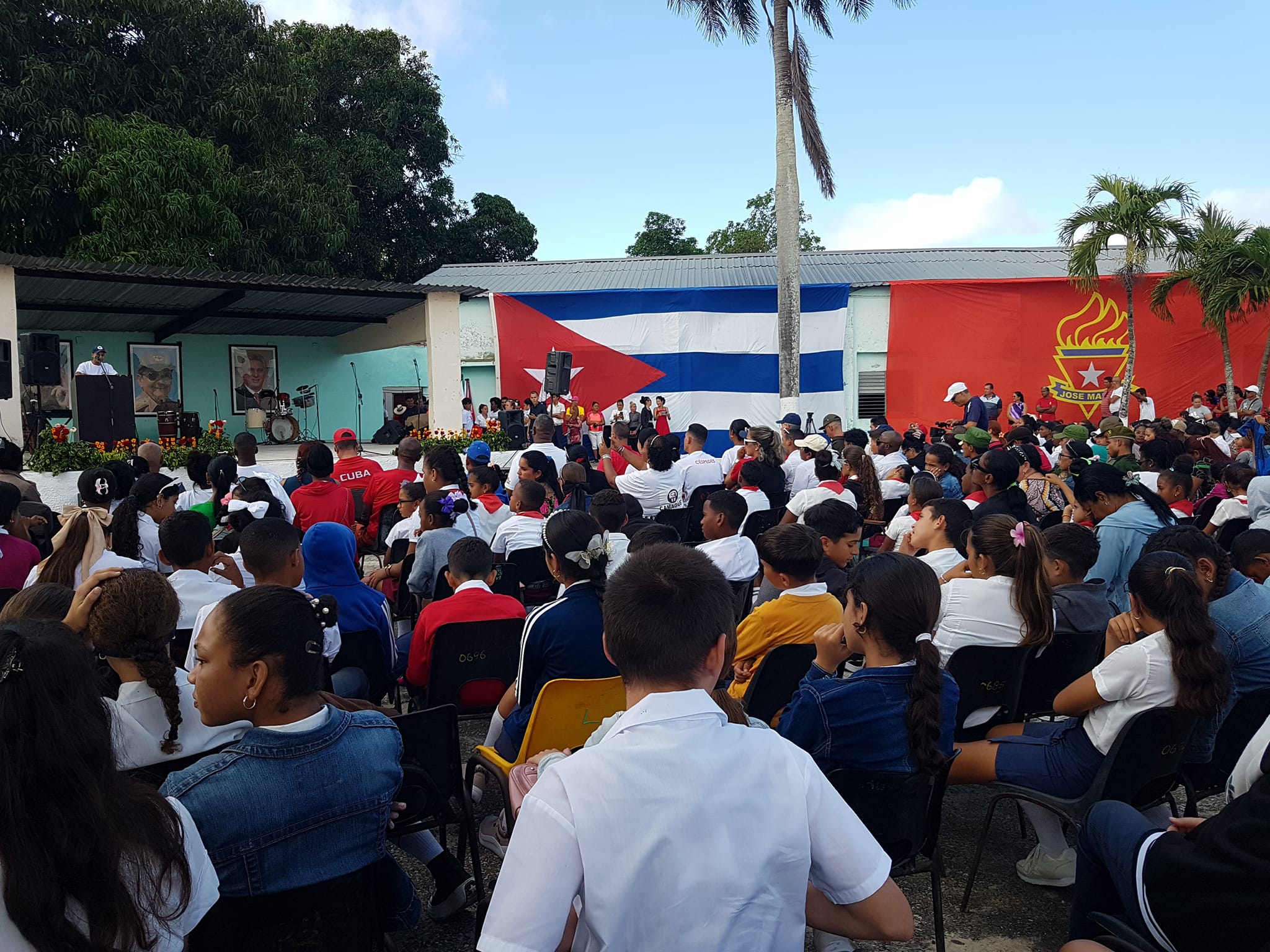 Reconocen desempeño de estudiantes y jóvenes destacados