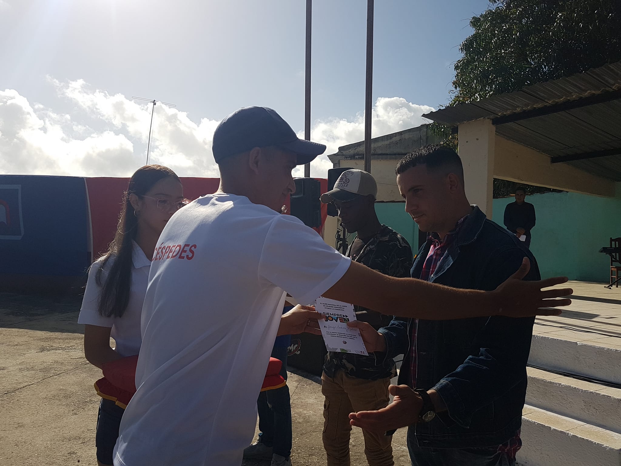 Reconocen desempeño de estudiantes y jóvenes destacados