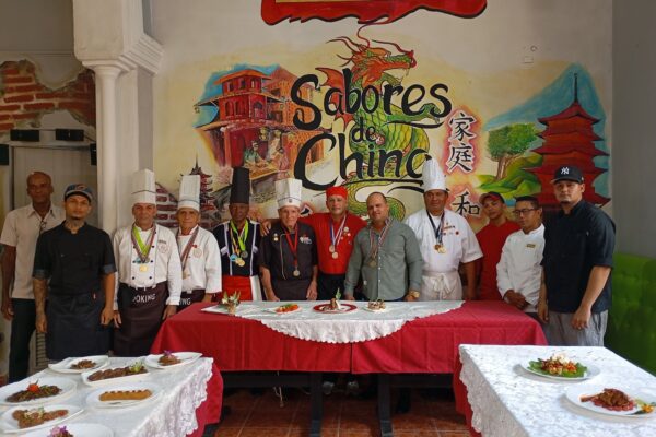 Reciben chef camagüeyanos medalla Nitza Villapol