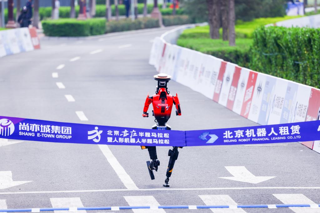 Honor, gran ganador de media maratón de robots y humanos en Beijing
