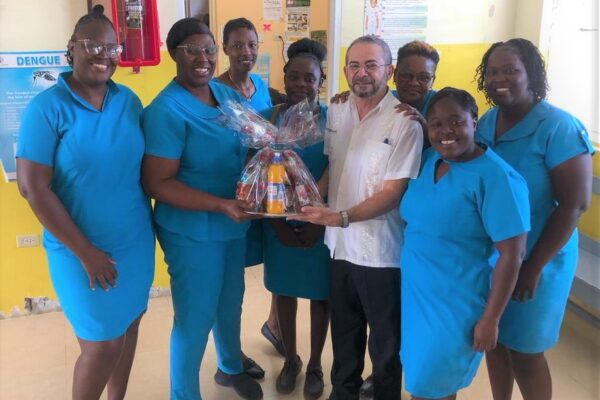 En Jamaica Jorge ayudó a la salud y bienestar de sus habitantes