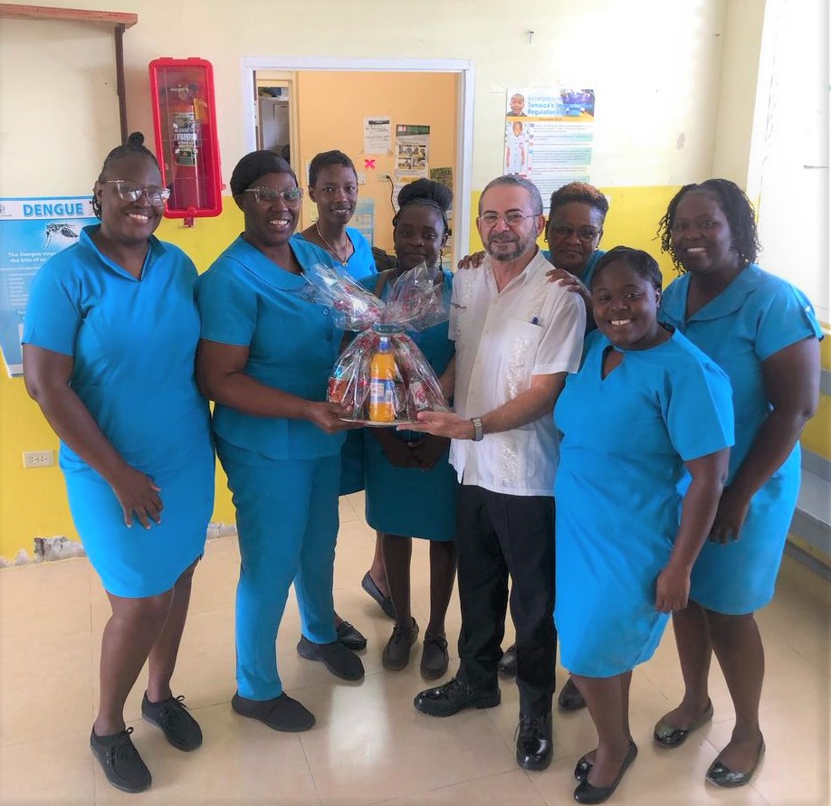 En Jamaica Jorge ayudó a la salud y bienestar de sus habitantes