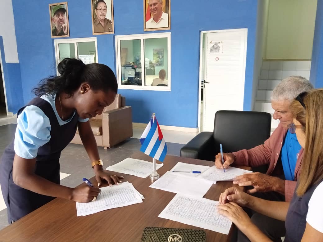 Multiplicadas razones en Camagüey para firmar por la Patria 
