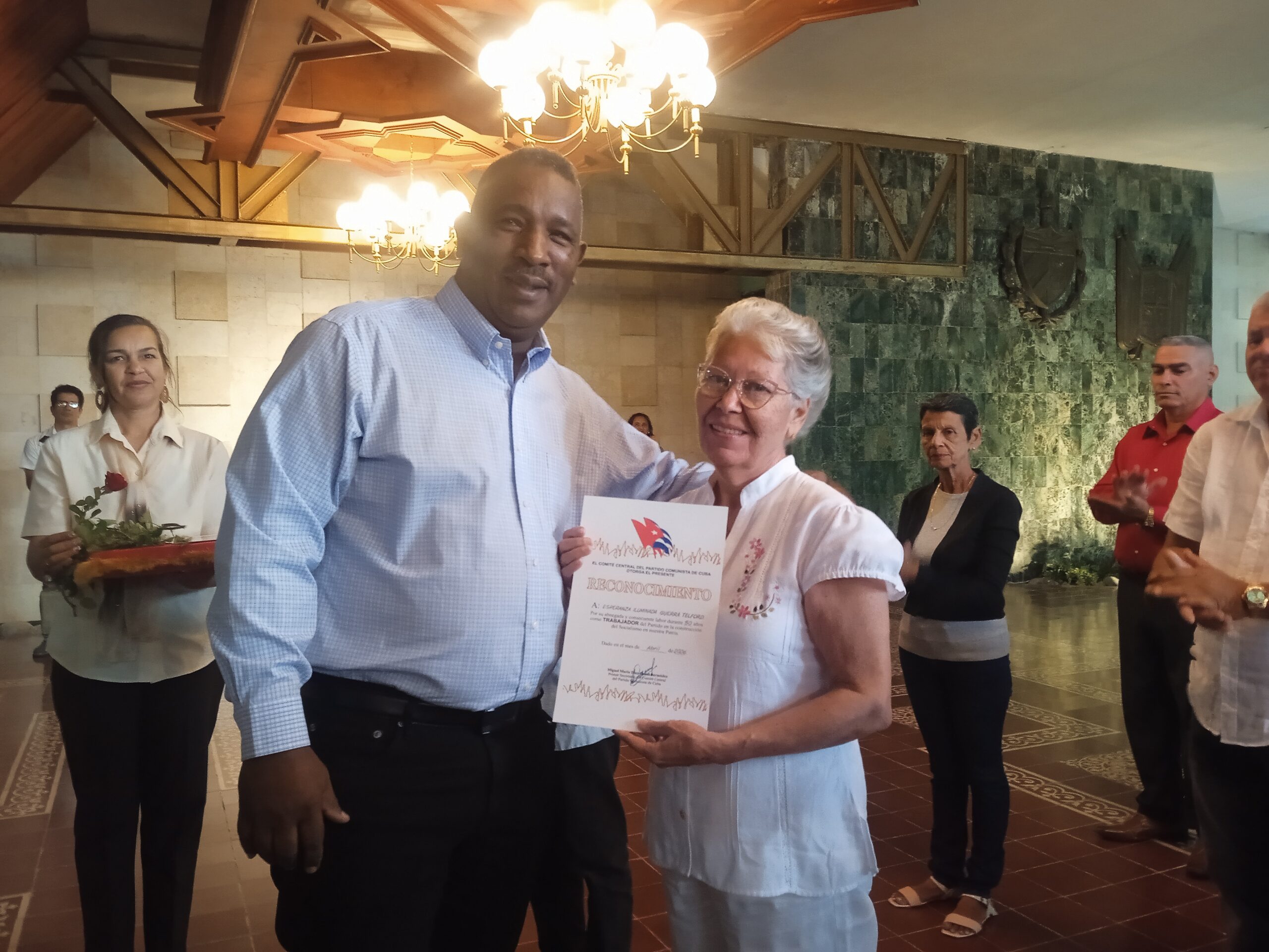 Reconocen en Camagüey a militantes del Partido Comunista de Cuba