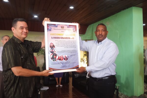 Reconocen en Camagüey a militantes del Partido Comunista de Cuba