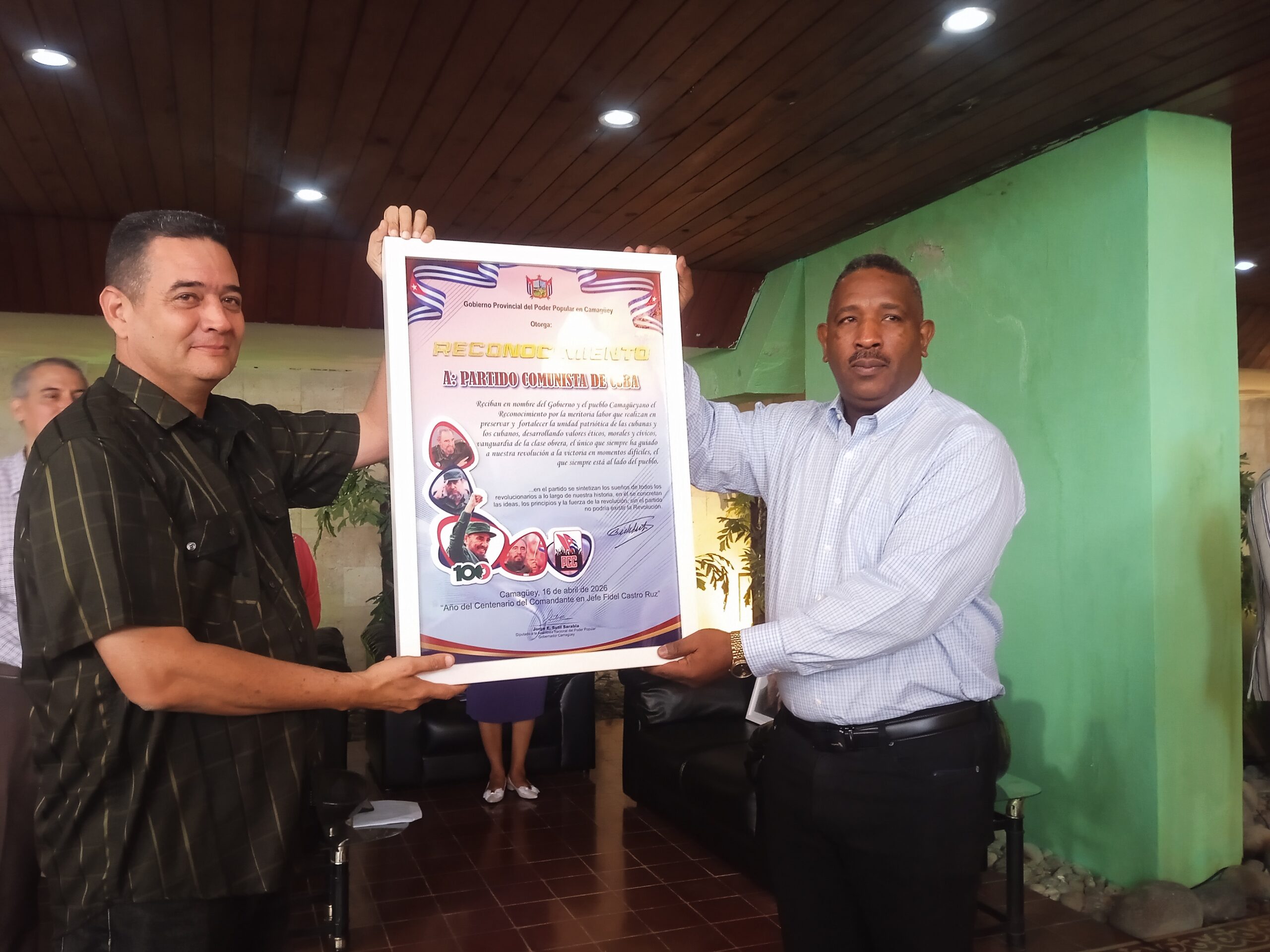 Reconocen en Camagüey a militantes del Partido Comunista de Cuba