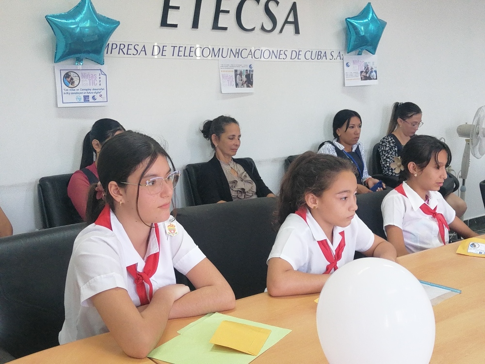 Celebración en Camagüey por el Día Internacional de las Niñas en las TIC