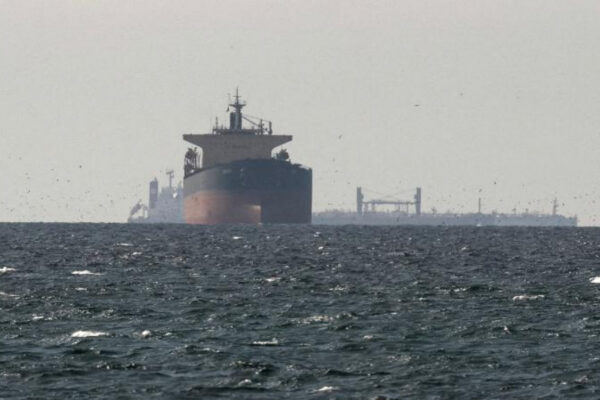 Irán anuncia apertura del estrecho de Ormuz