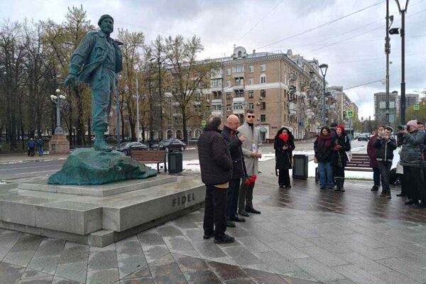 Delegados del Sovintern rinden homenaje a Fidel Castro en Moscú