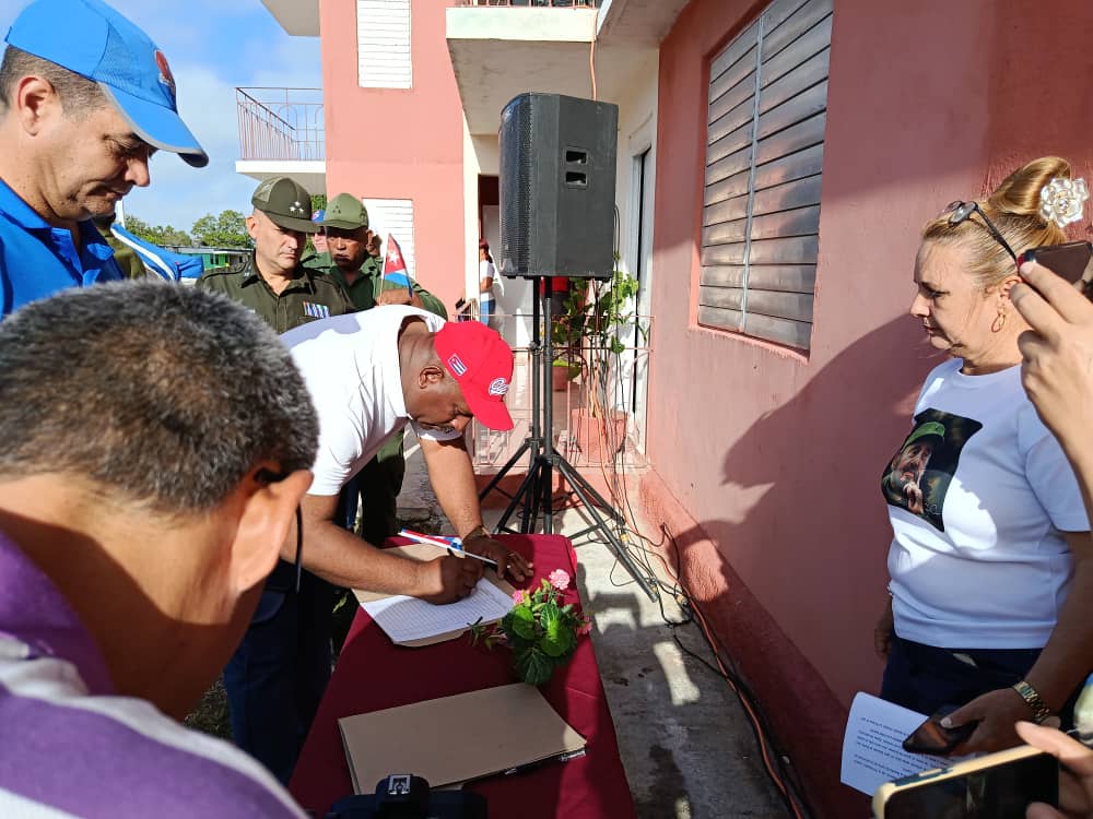 Camagüeyanos recuerdan epopeya de Girón y firman por la patria