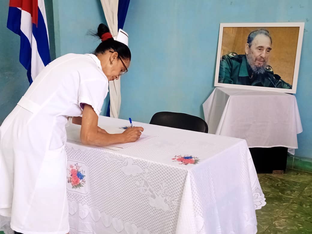 Trabajadores de la salud en Camagüey firman por la Patria