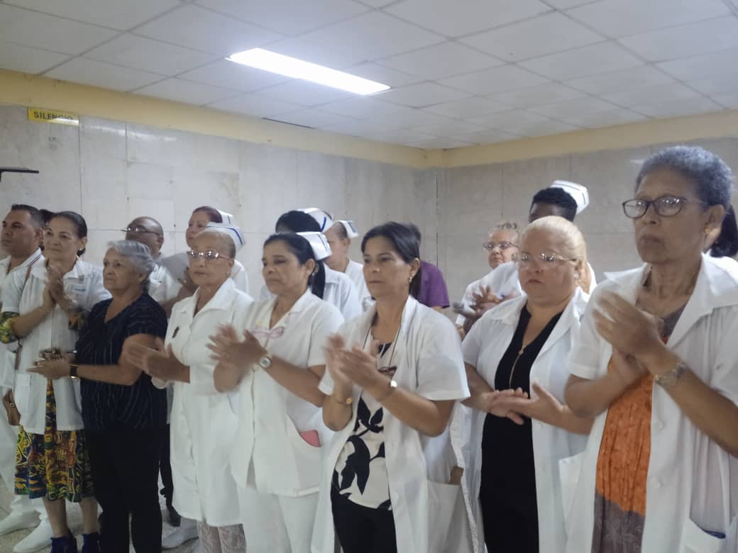 Trabajadores de la salud en Camagüey firman por la Patria