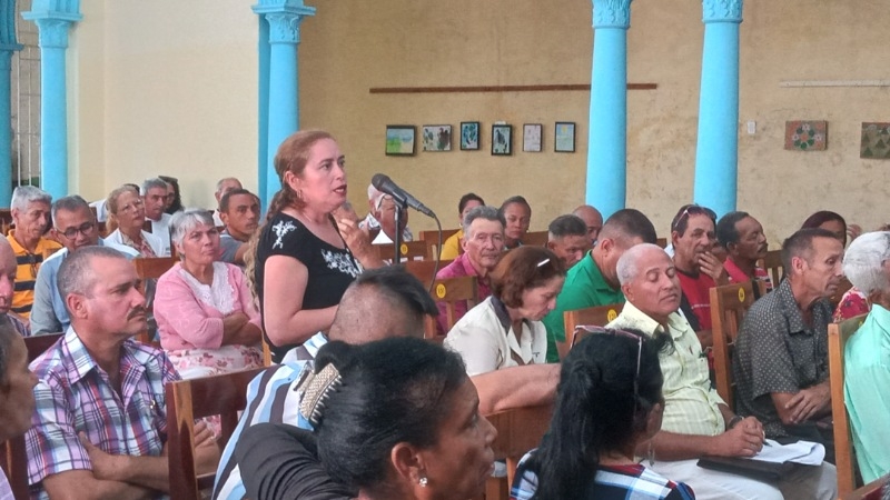 Representantes populares de Camagüey debaten temas de interés social