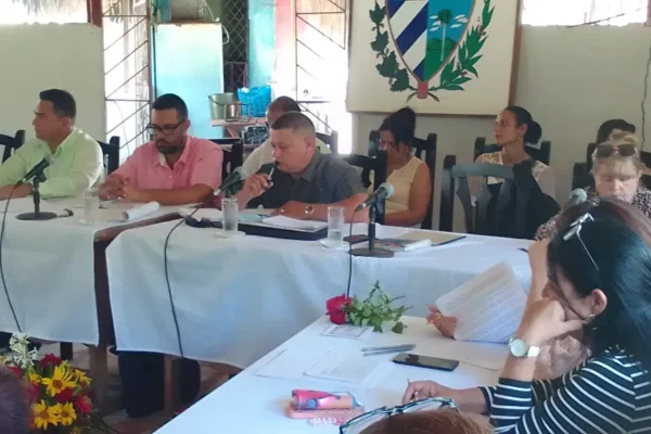 Representantes populares de Camagüey debaten temas de interés social