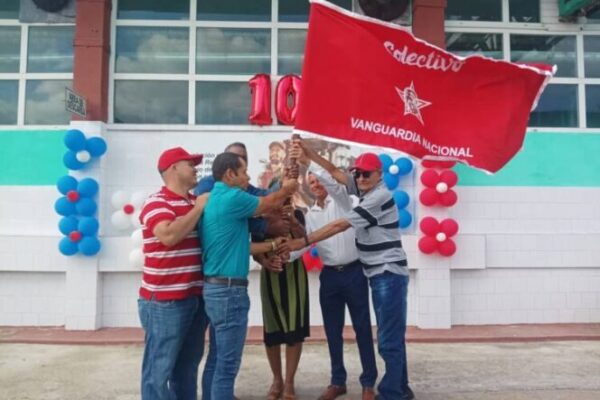 Mereció colectivo agramontino bandera de Vanguardia Nacional