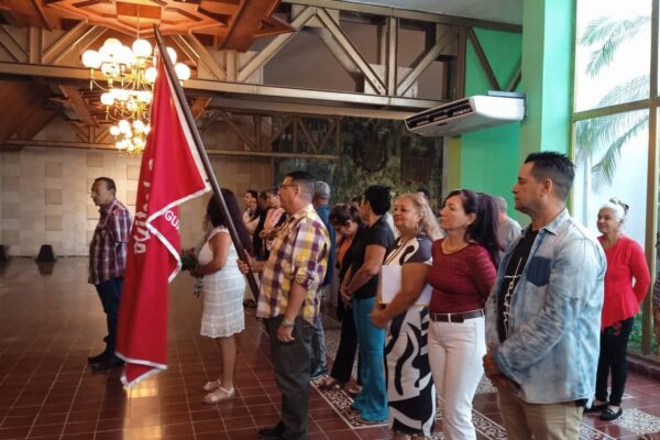 Empresa local recibe bandera de Colectivo Vanguardia Nacional