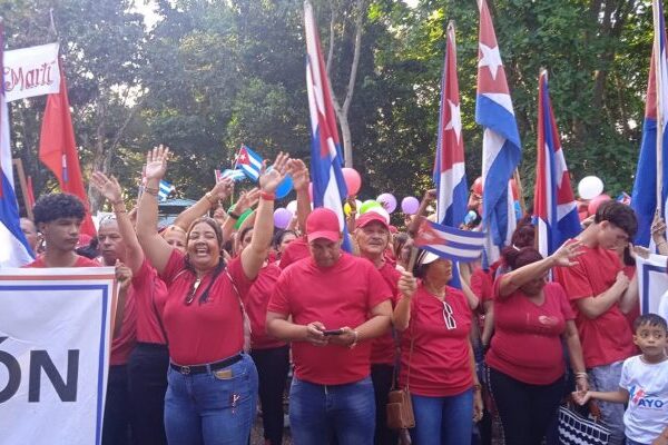 Se alistan educadores de Florida para el desfile del 1ro de Mayo