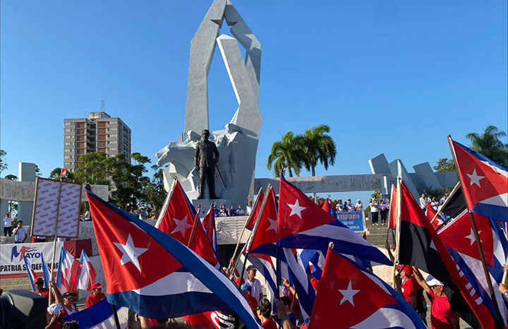Desfile marcado por la unidad y la eficiencia en Camagüey