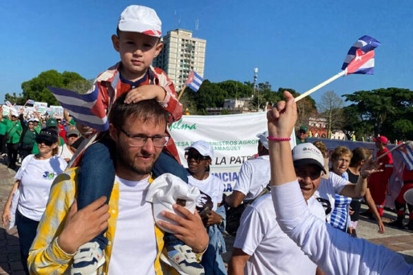 Desfile marcado por la unidad y la eficiencia en Camagüey