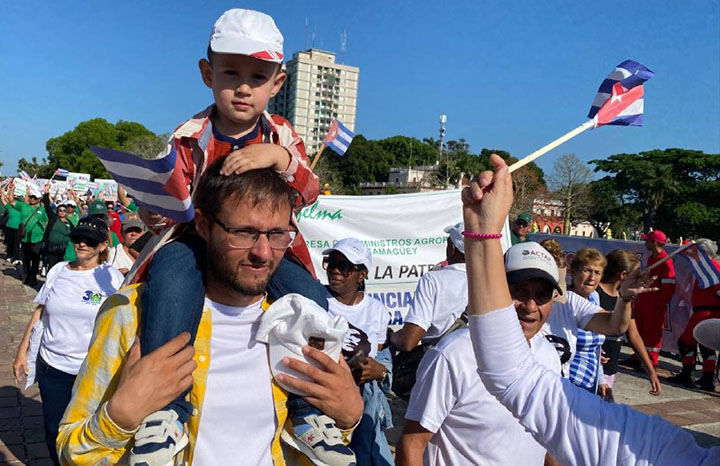 Desfile marcado por la unidad y la eficiencia en Camagüey