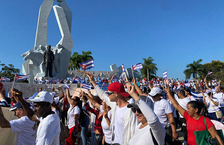 Desfile marcado por la unidad y la eficiencia en Camagüey
