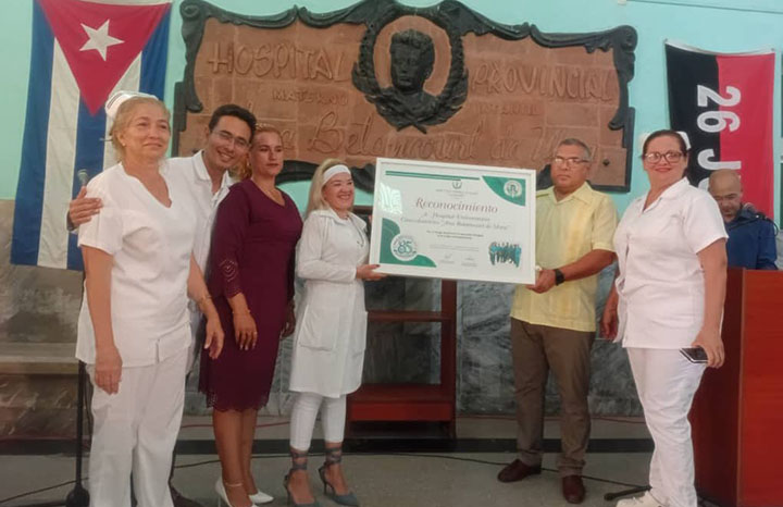 Compromiso y entrega distinguen a Hospital Materno de Camagüey