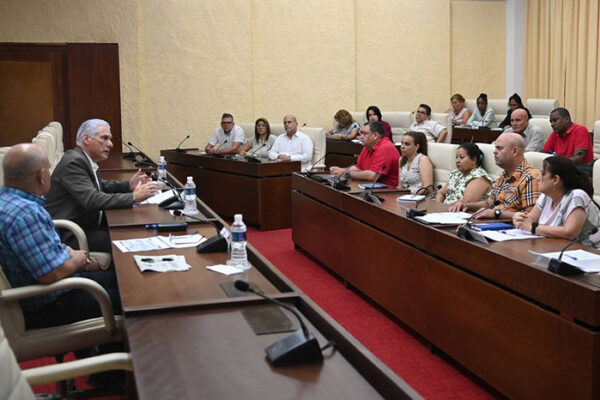 Dialogó Díaz-Canel con sindicalistas para fortalecer la Central de Trabajadores de Cuba