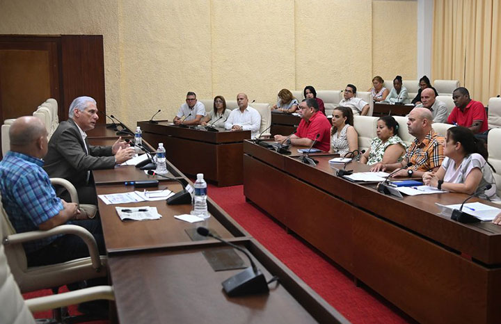 Dialogó Díaz-Canel con sindicalistas para fortalecer la Central de Trabajadores de Cuba