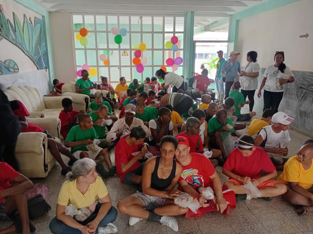 Resalta Proyecto Alegría y Esperanza solidaridad en Centro Médico Henry Reeve