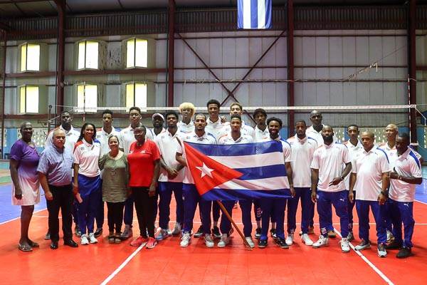 Abanderan equipo cubano para la apertura de la Liga de Naciones de Voleibol