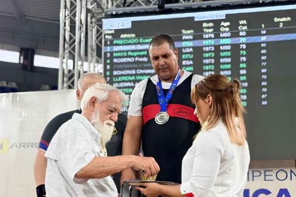 Pesista cubano conquista oro y plata en torneo máster en El Salvador