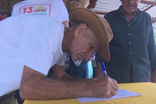 Más de seis millones de cubanos firman por la Patria y la paz