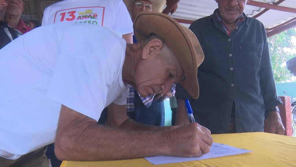 Más de seis millones de cubanos firman por la Patria y la paz