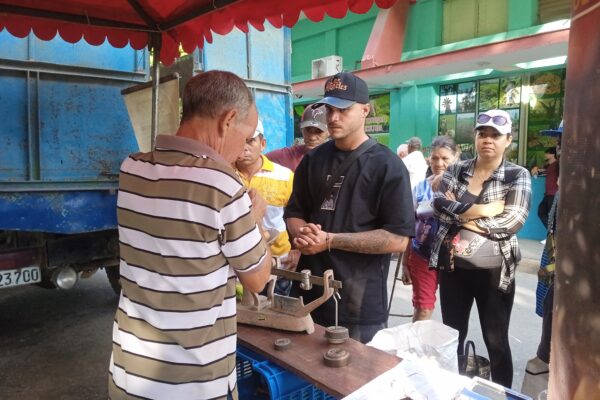 Feria comercial para las madres y las familias camagüeyanas