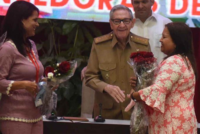Mujeres cubanas apoyan a Raúl Castro frente a acusación de Estados Unidos