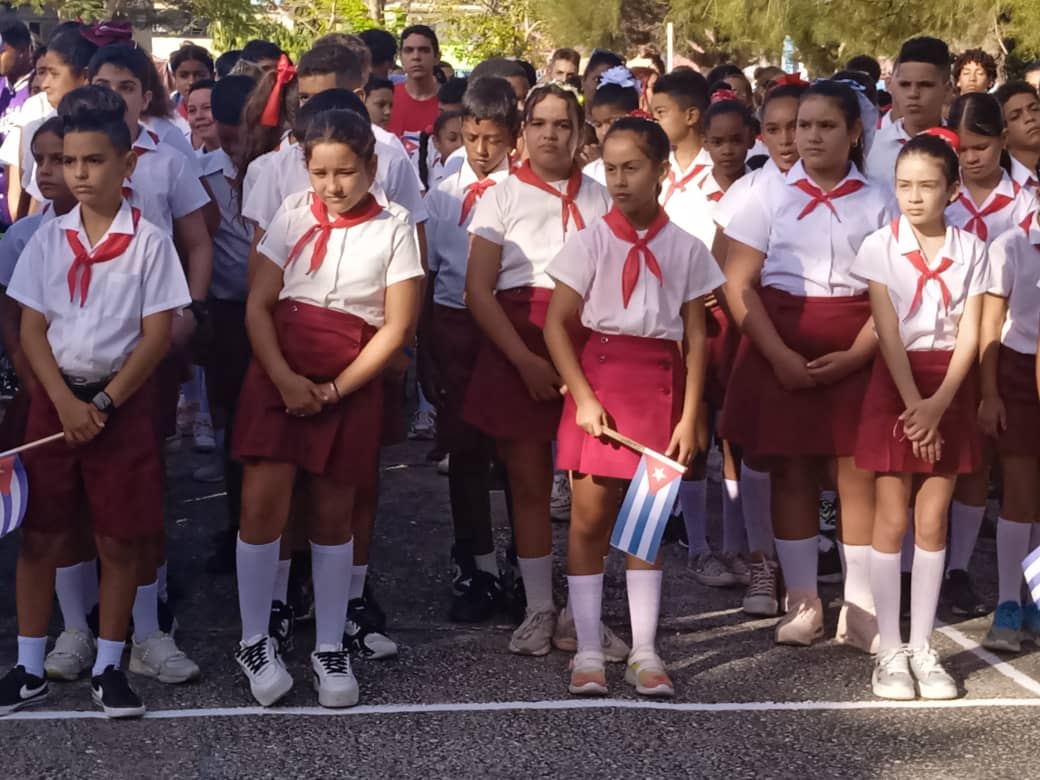 Educadores camagüeyanos reafirman compromiso con la construcción del futuro