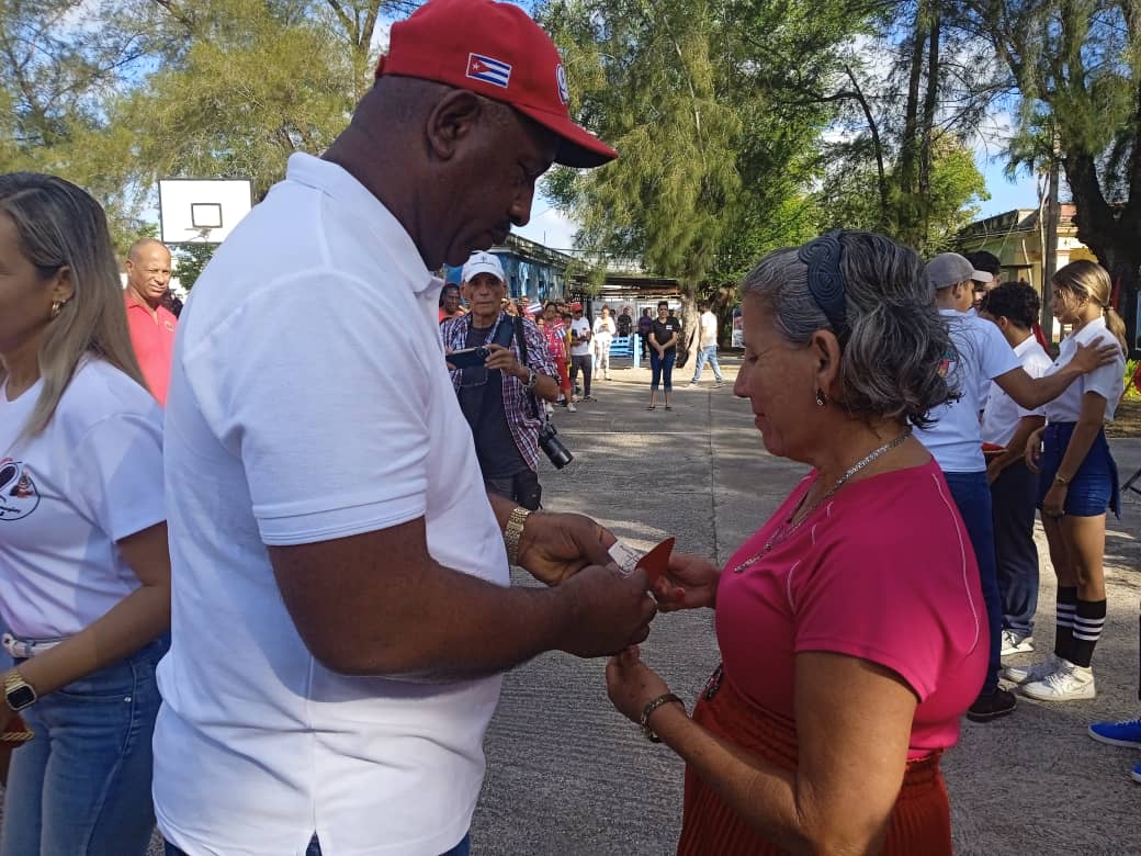 Educadores camagüeyanos reafirman compromiso con la construcción del futuro