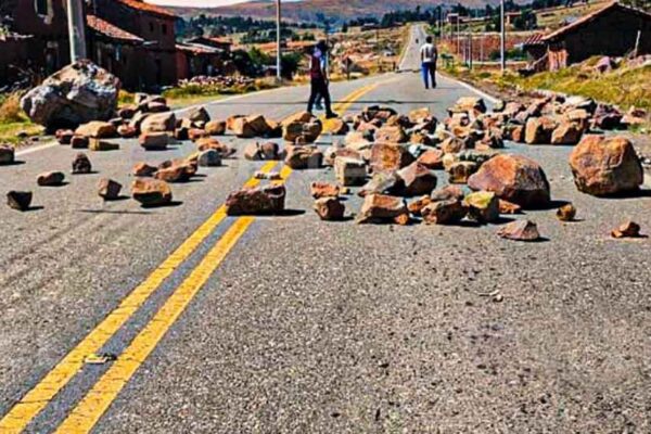 Prevalece tensión en Bolivia por protestas y bloqueos